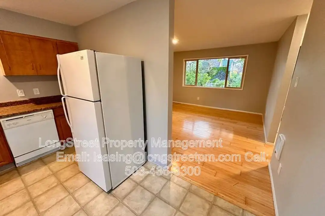 121 SE 30th Pl - View 5