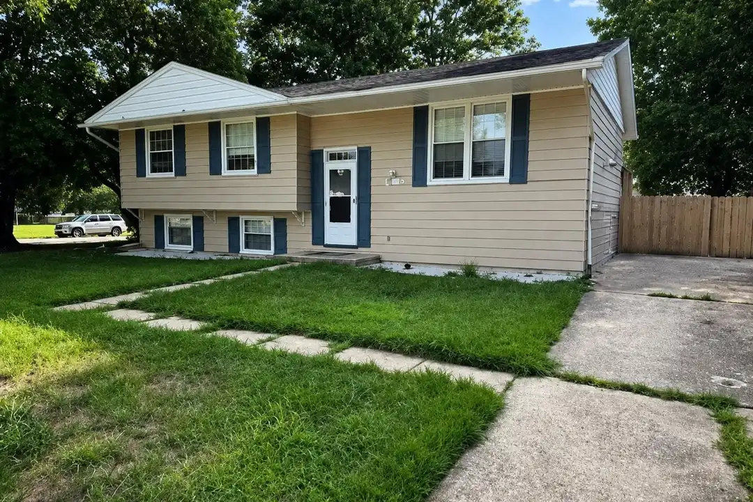 8018 Hammond St – photo 1