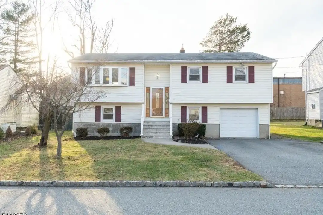 17 Longport Rd – photo 1 of 23