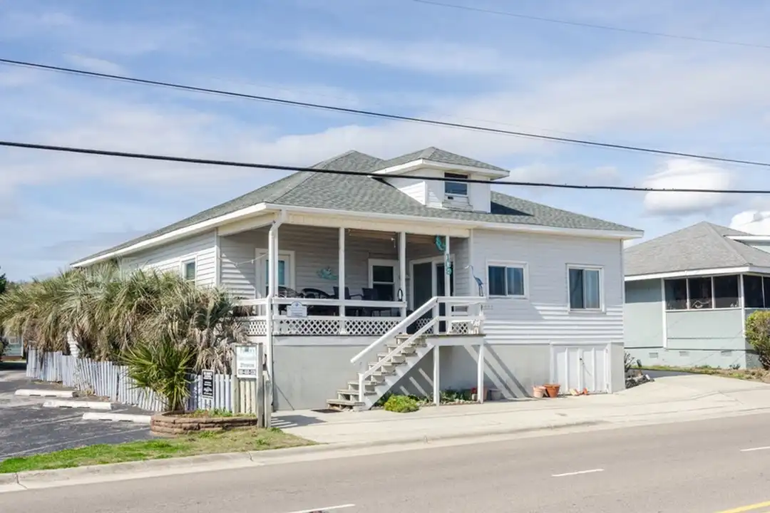 109 Fort Fisher Blvd N unit APARTMENT A – photo 1 of 26