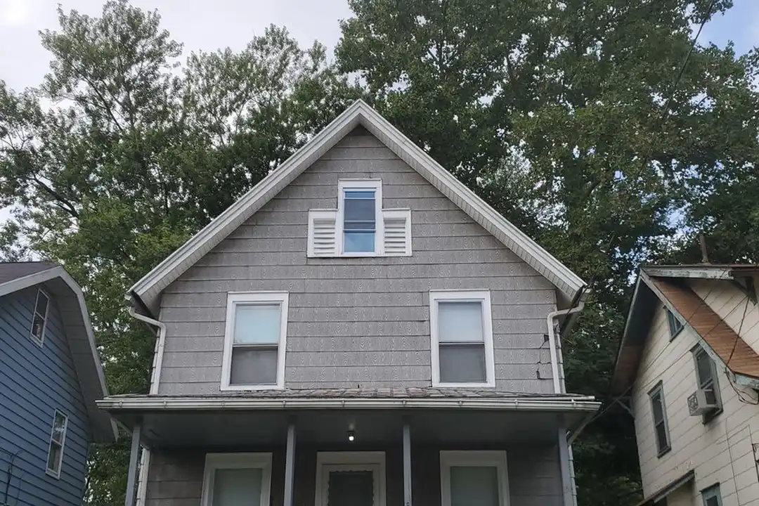 1615 Rowland Ave NE – photo 1