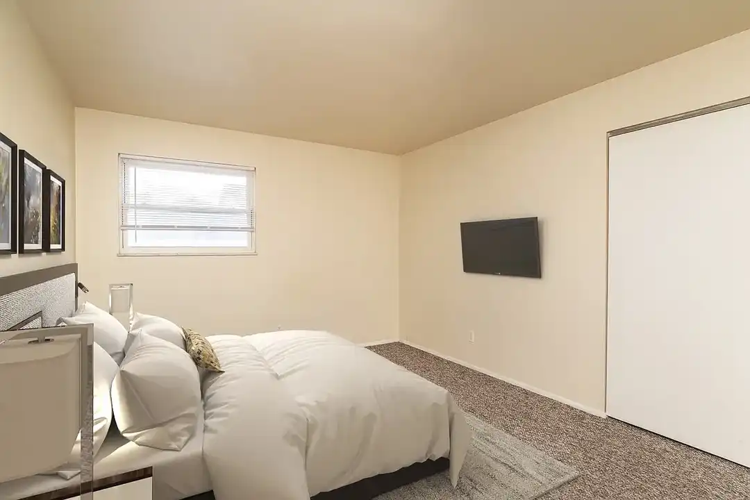 McKaig Court Apartments – photo 1 of 12