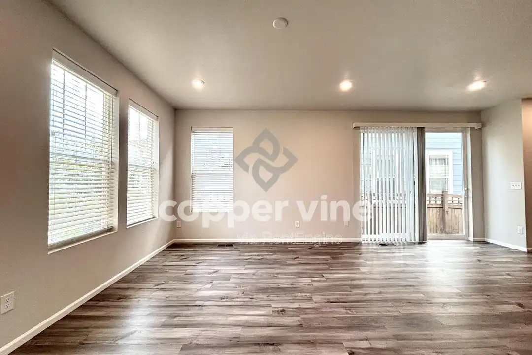 1163 S Walden Ct - View 4