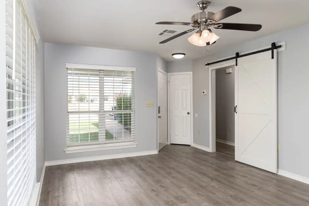 1227 Flying Ace Cir - View 4