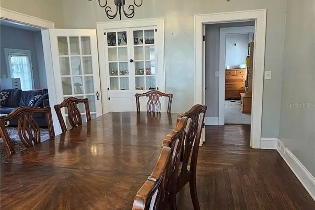 1001 E Gilchrist St - More