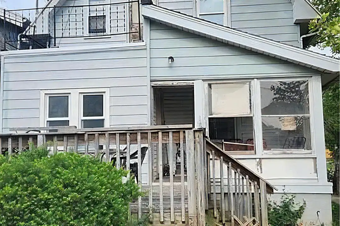 705 Clark St – photo 1