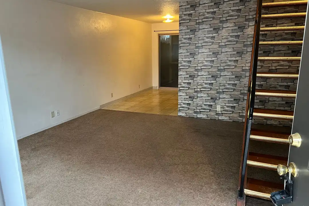 Apartment in Springfield - View 2