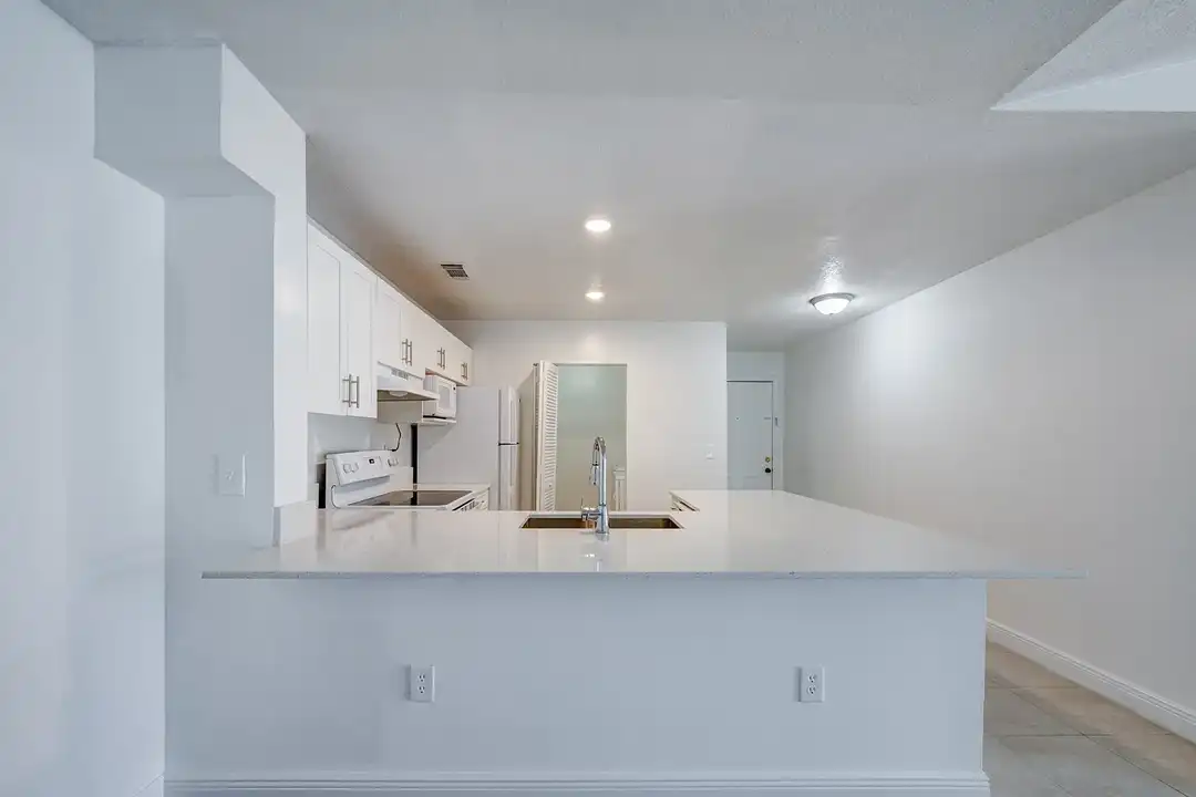 Apartment in Sunrise - View 2