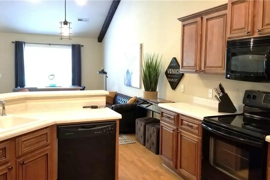205 NE J St #1 - View 3