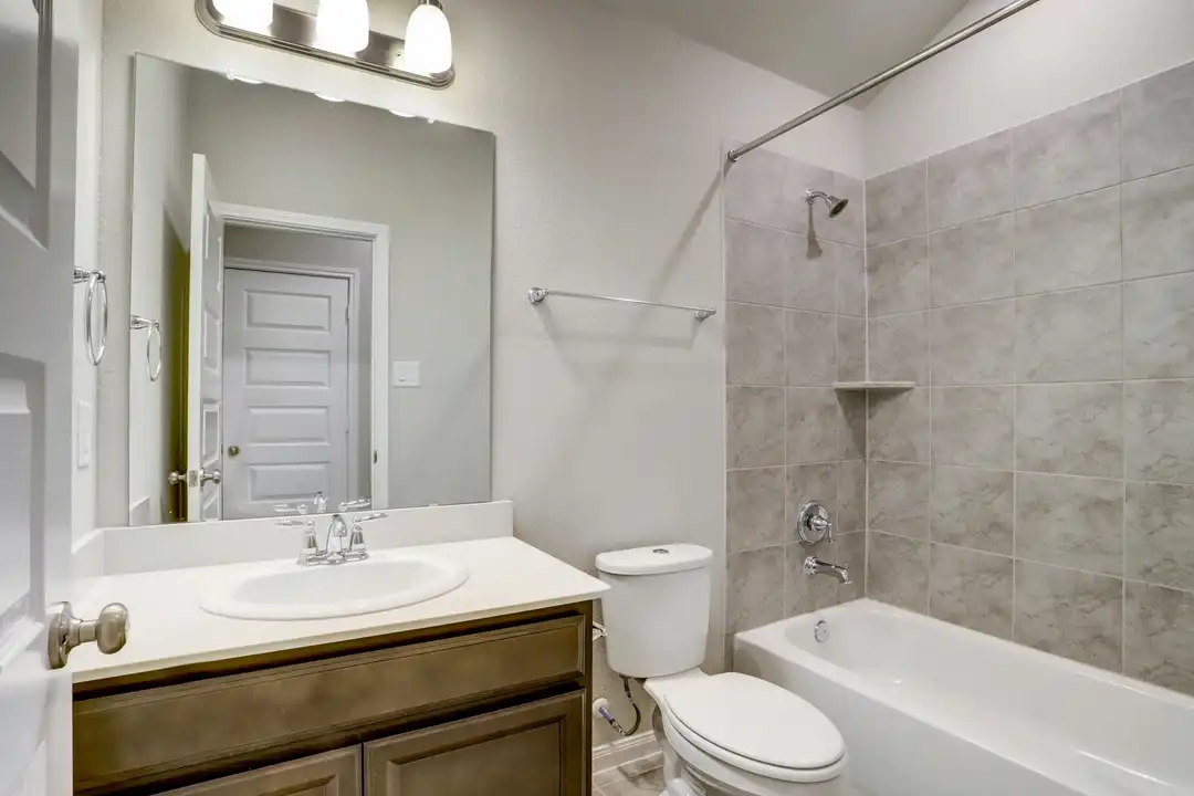 House in Tomball - View 3