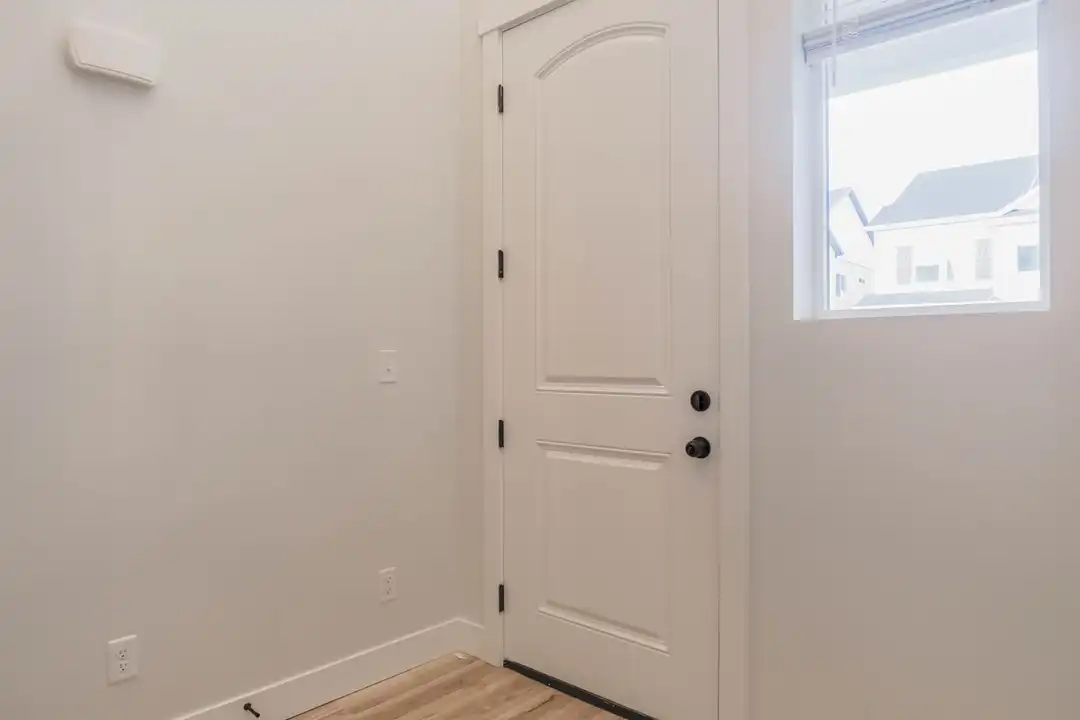 Apartment in Eagle Mountain - View 2