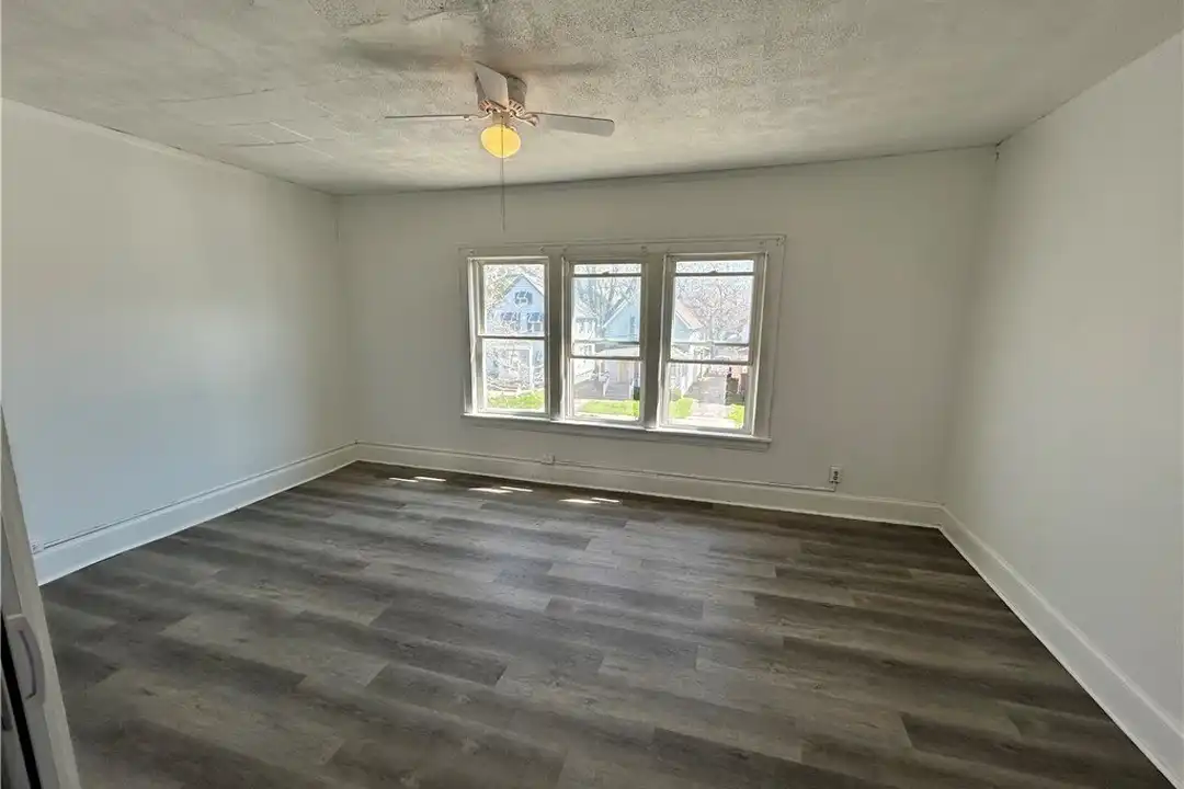 2232 W 103rd St #5 - More