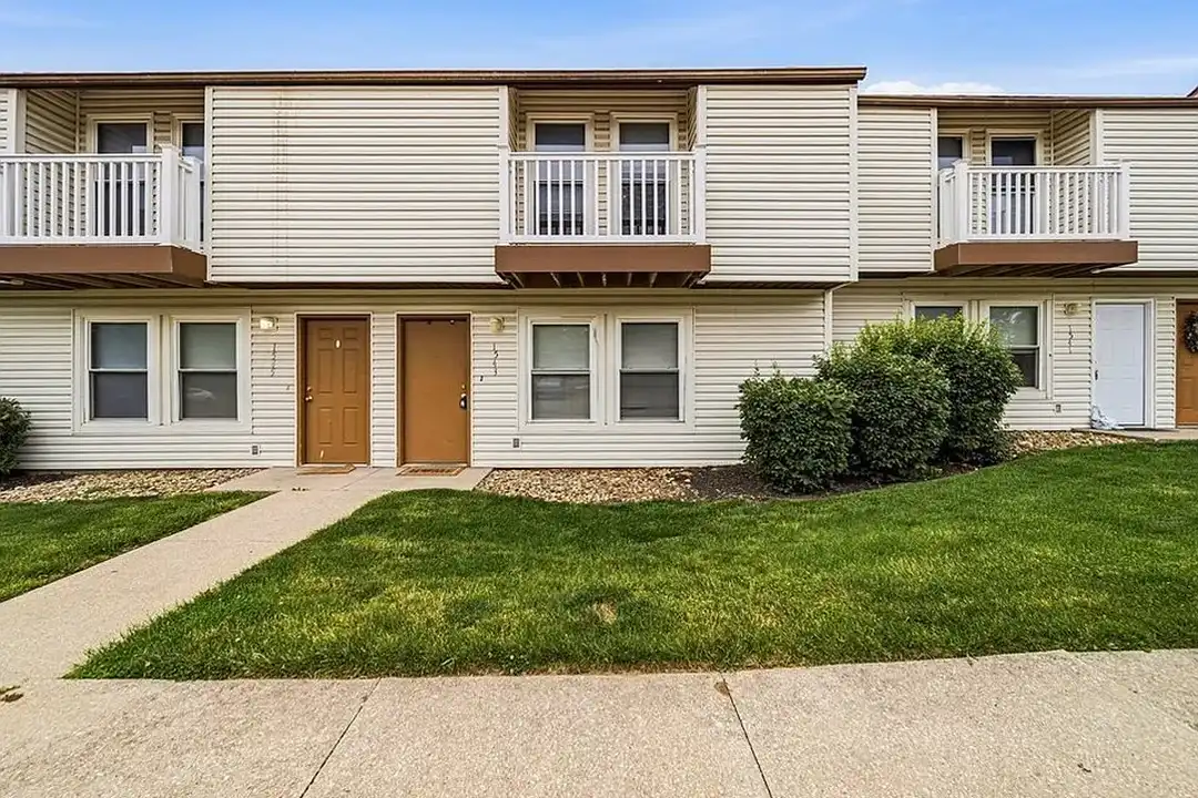 1541 Whitehall Blvd – photo 1 of 12