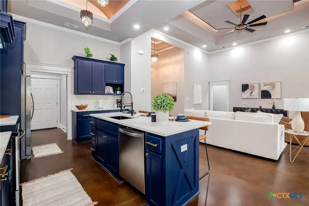 109 Luke Ct - More