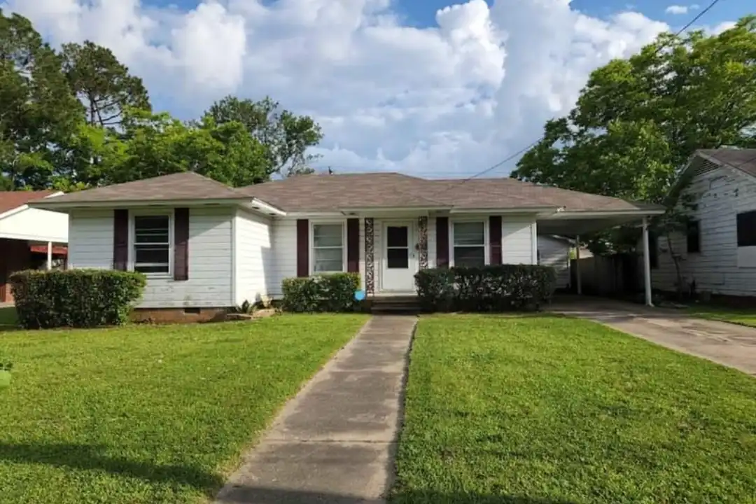 402 W 27th Ave – photo 1