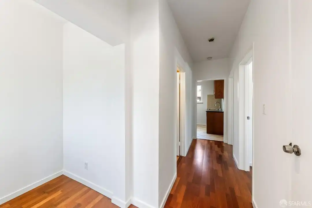 906 40th St - More