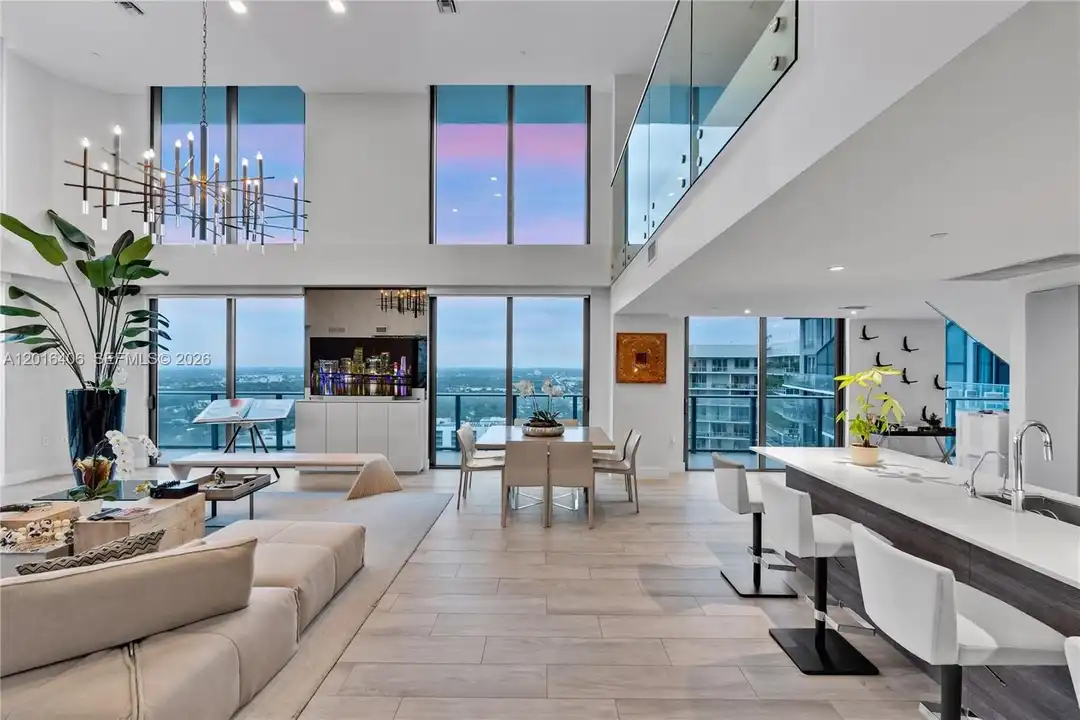 Apartment in Miami - View 2