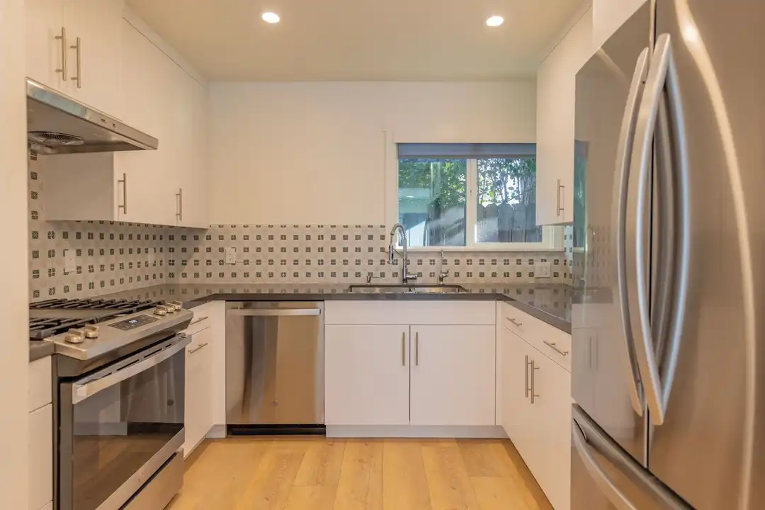 511 Burnham Rd - View 2