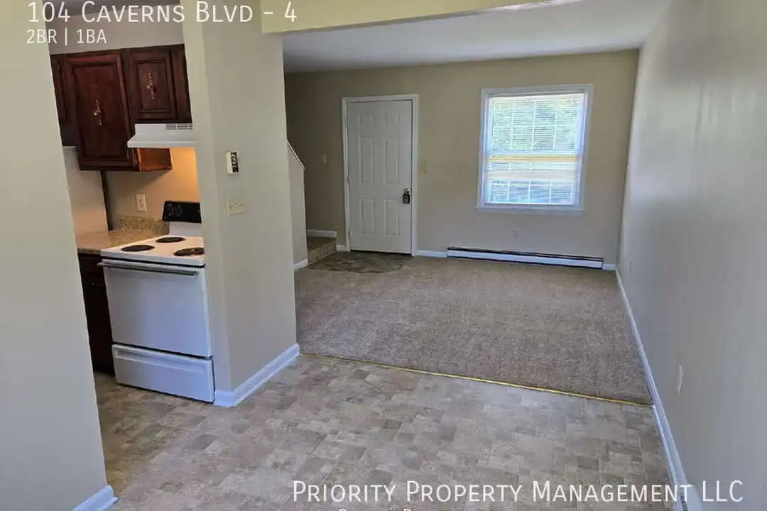 104 Caverns Blvd - View 5
