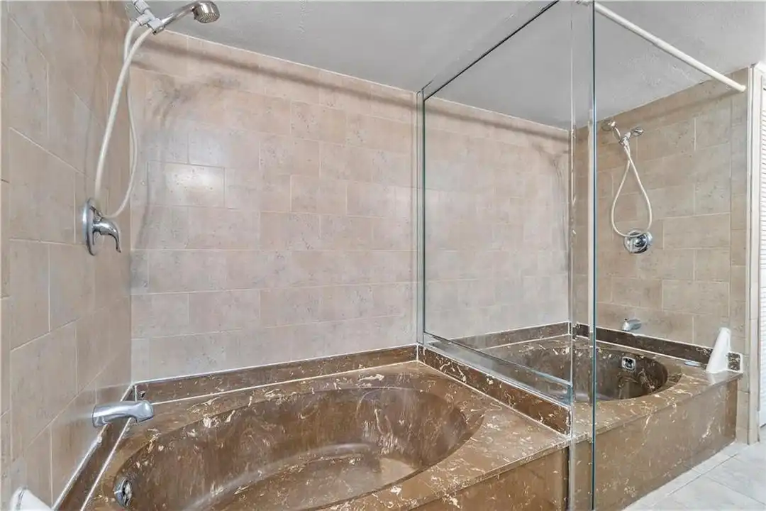 1000 Parkview Dr unit 507 - View 4