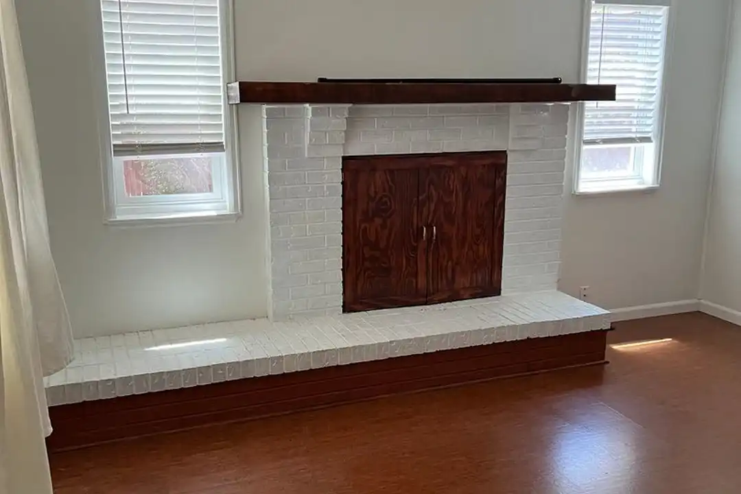 332 S Carr Ave W - More