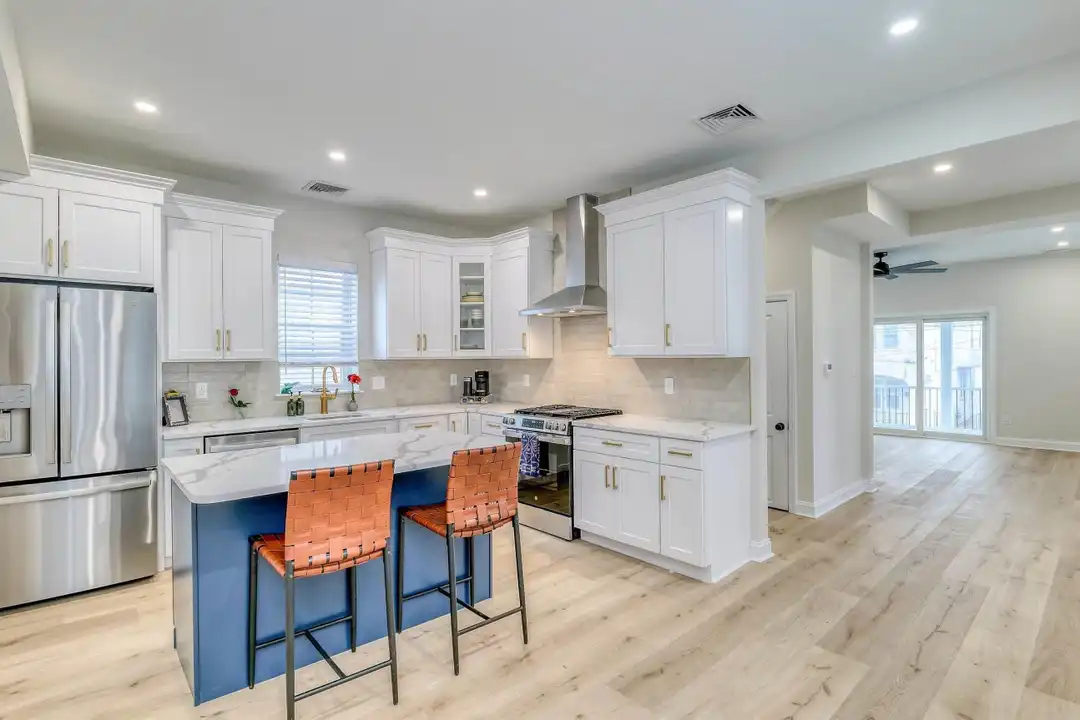 129 N New Haven Ave #2 - More