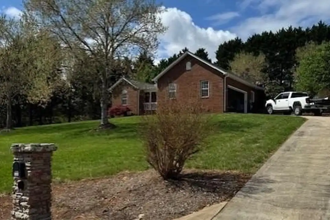 186 Chesterfield Dr - View 3