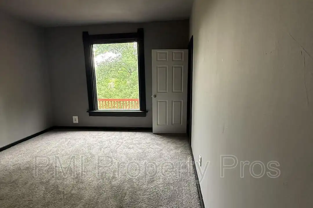 3127 W Garfield Ave – další