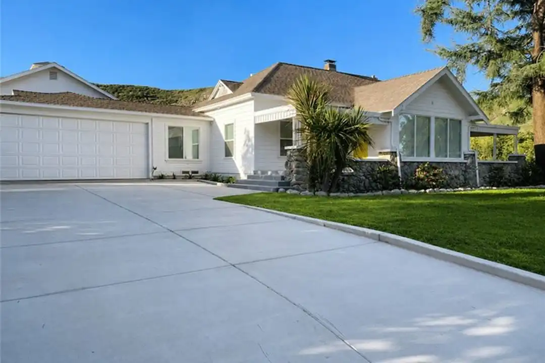 26195 Beaumont Ave – photo 1