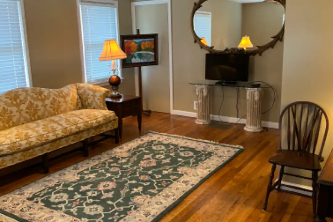 2422 Jackson Ave - View 4