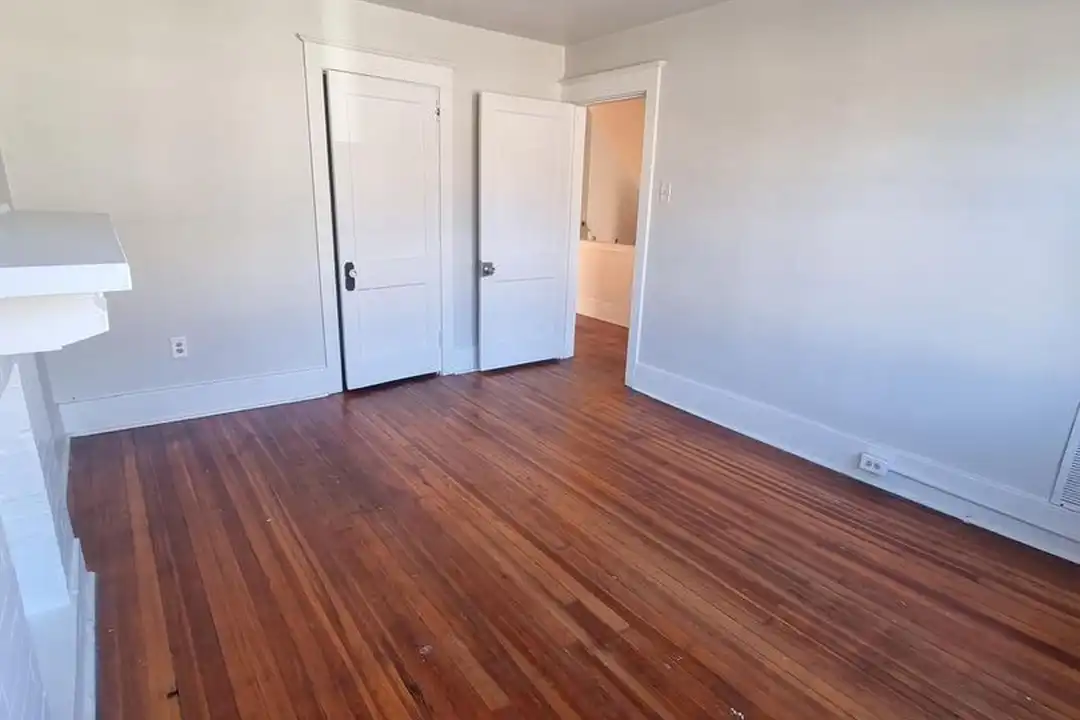 200-222 Laurel Ave unit 207 - More