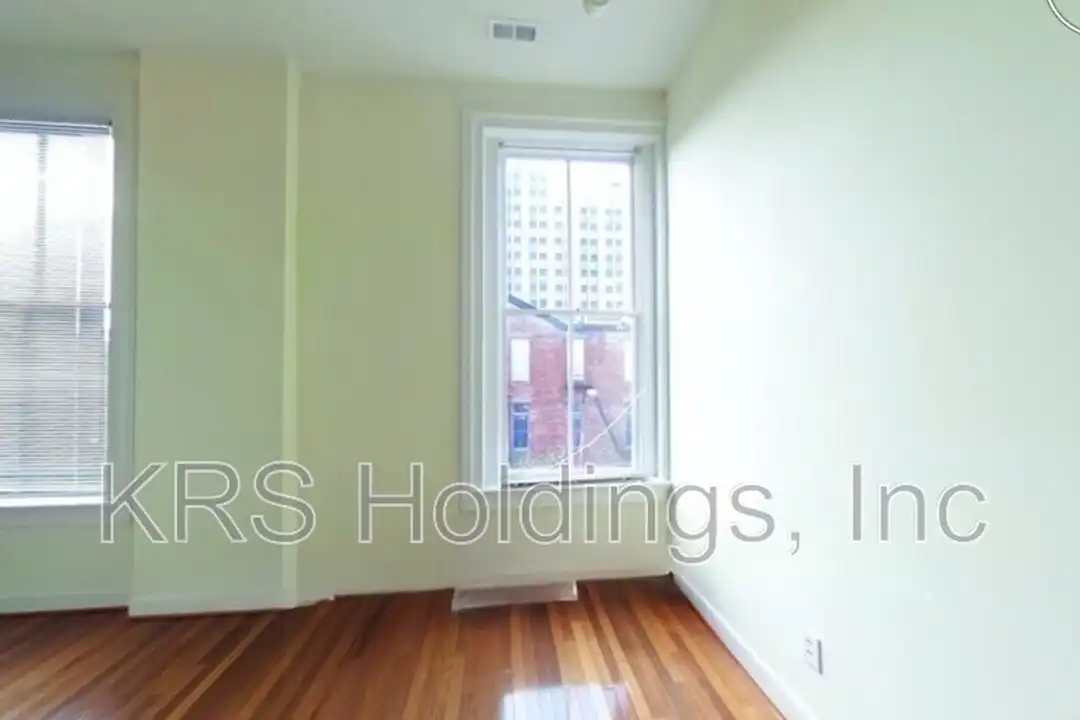 123 E Broad St – photo 1