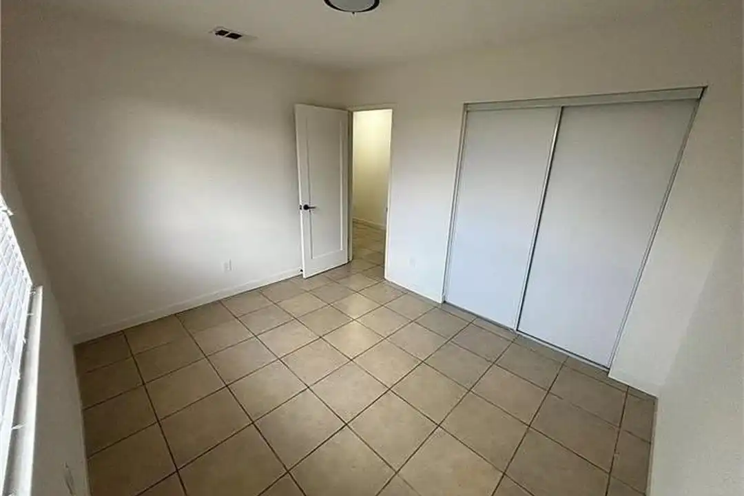 8848 Oleander Ave - View 4