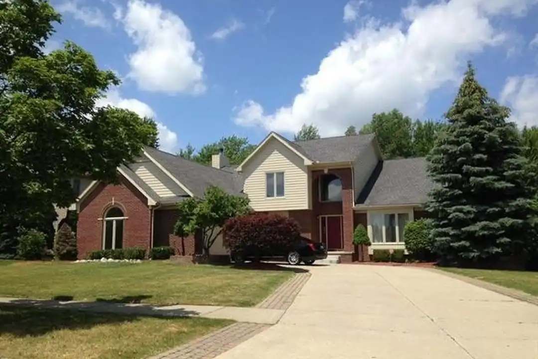 7782 Watford Dr – photo 1