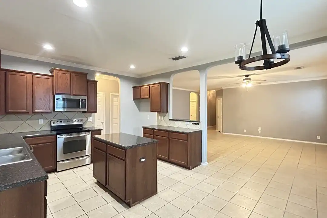 12155 Karnes Way - More