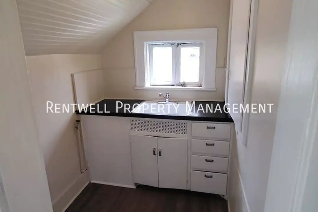 2210 7th Ave – photo 1 of 6