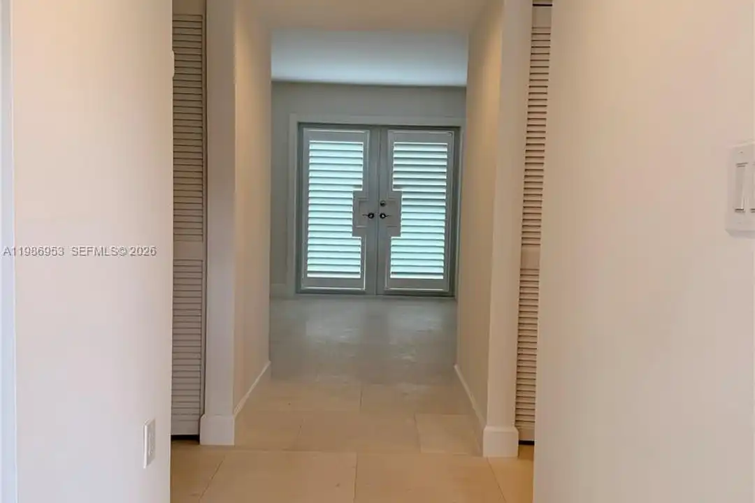 Apartment in Miami - View 5