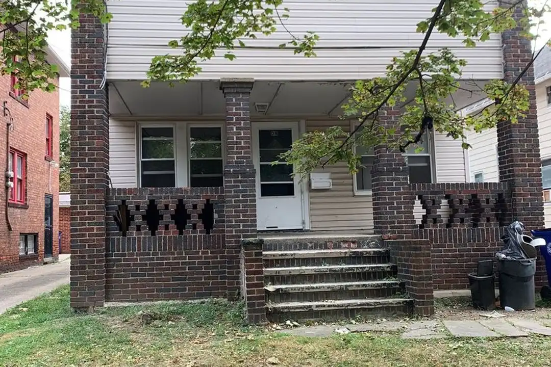 965 Stevenson Rd unit Up – photo 1