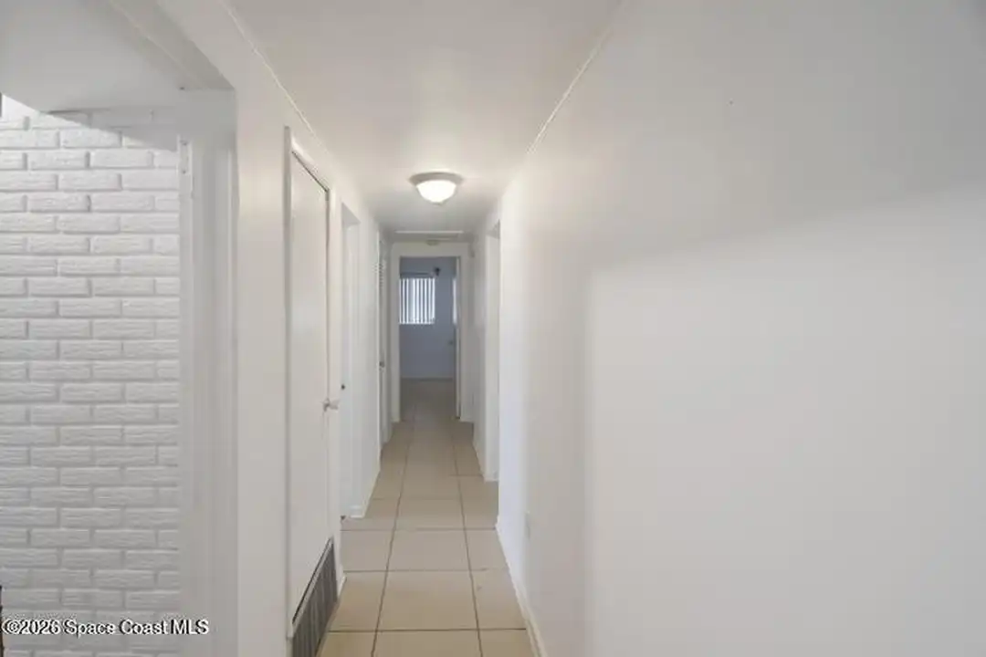 102 1st St - More