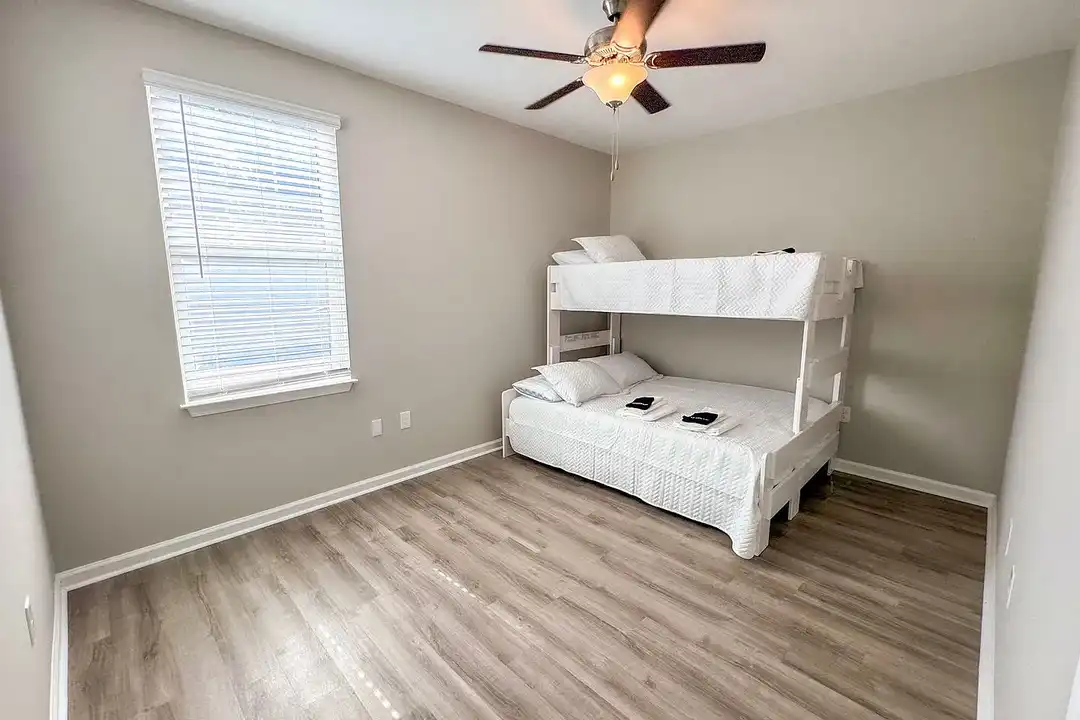 Pine Court Apartments – photo 1