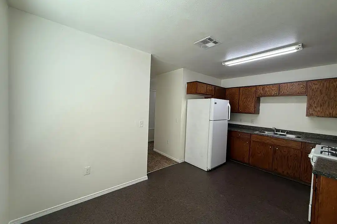 Diana Drive Apartments – photo 1