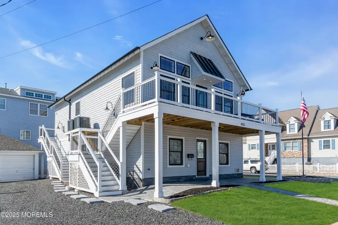 455 E Main St - More