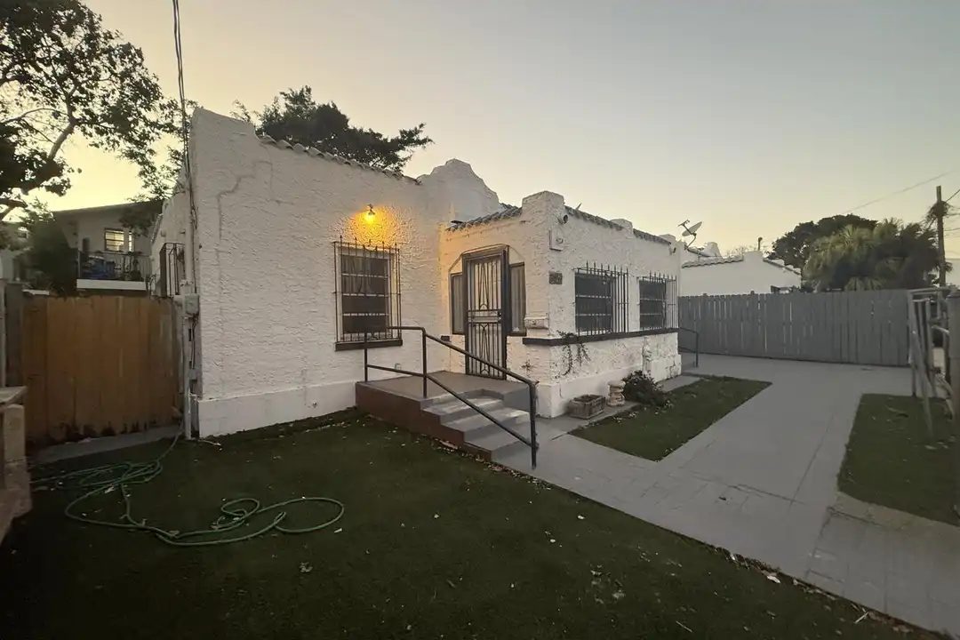 732 NW 12th Ct - View 5