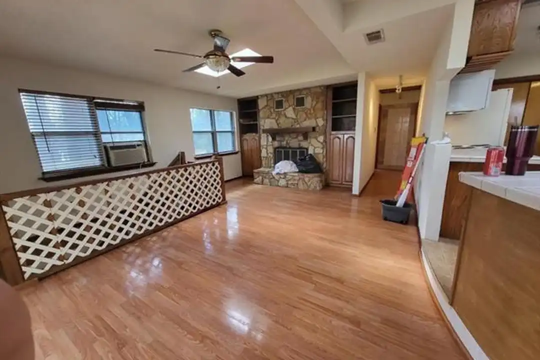 10081 Jacobs Ln - More