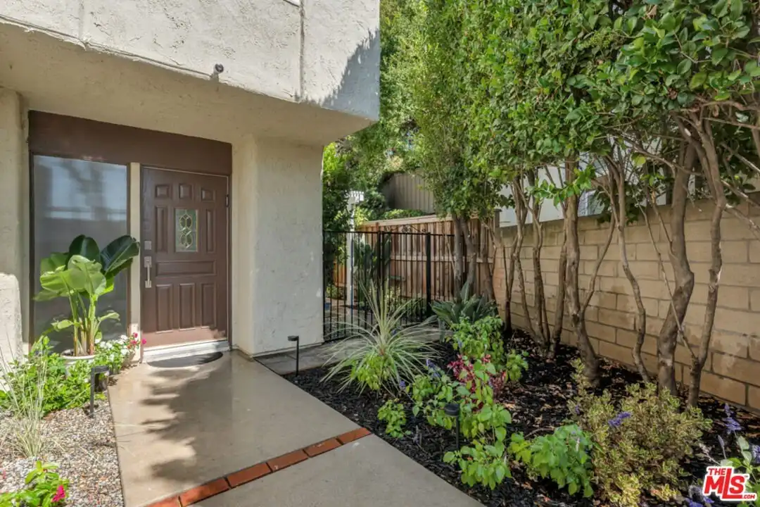 Apartment in Thousand Oaks - View 2