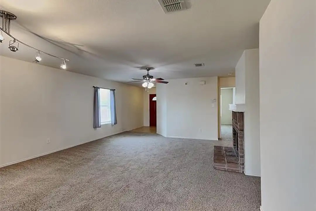 708 Moss Glen Trail - View 2