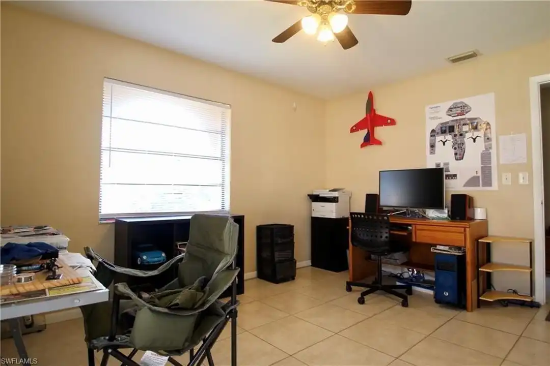 3808 SE 11th Ave #A - More