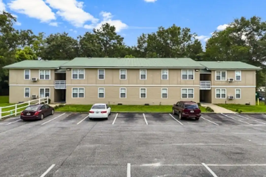 880 Deerwood Ln – photo 1 of 12