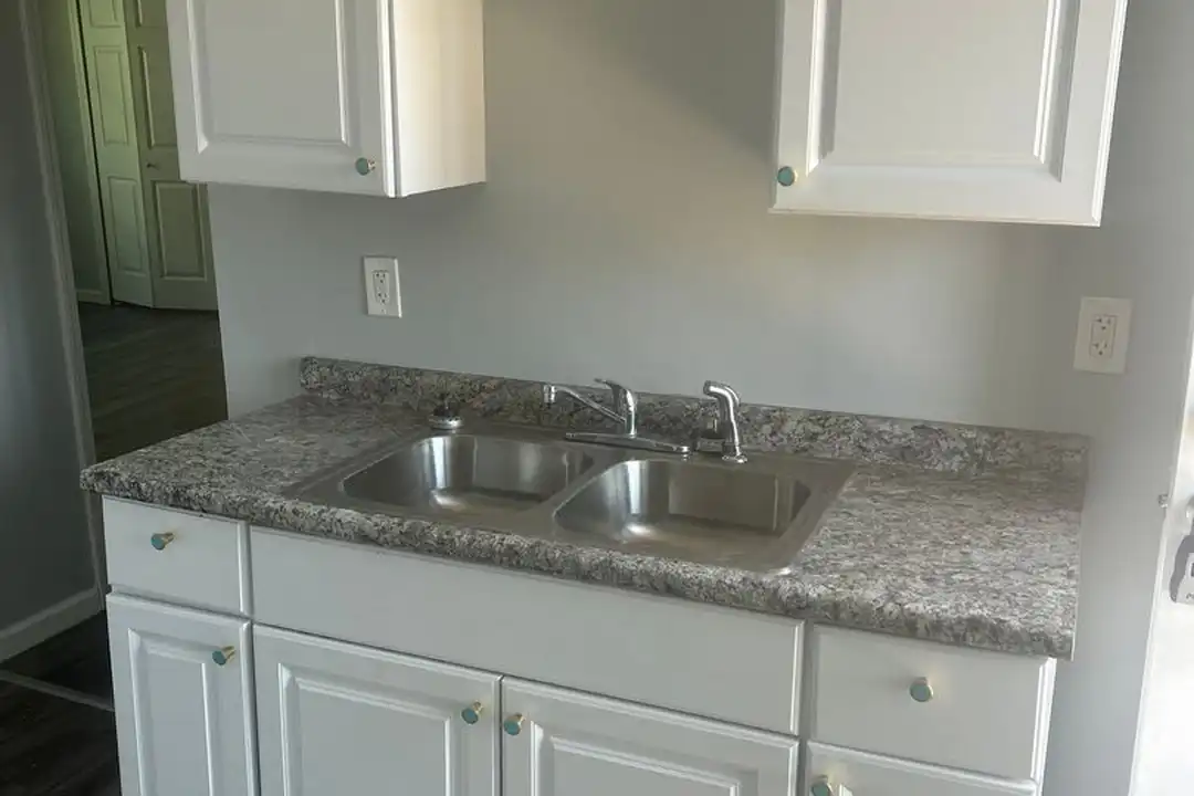 17568 Lakeshore Blvd unit 8 – photo 1