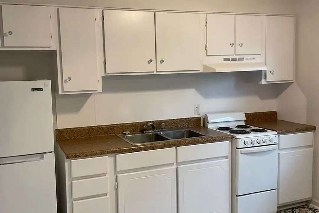 1 Chesterfield Ct unit 7CG - More